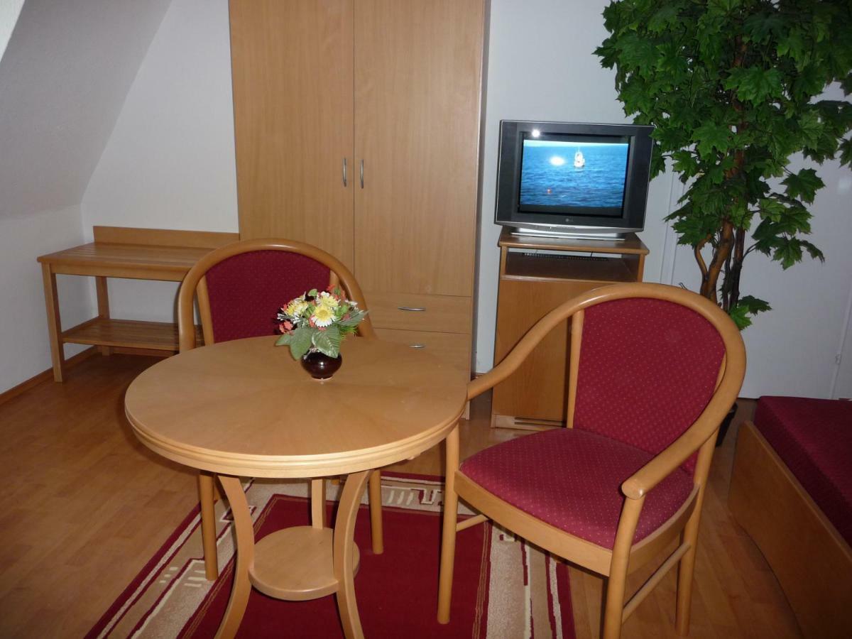 Balaton Art Guesthouse Balatonszárszó Eksteriør billede