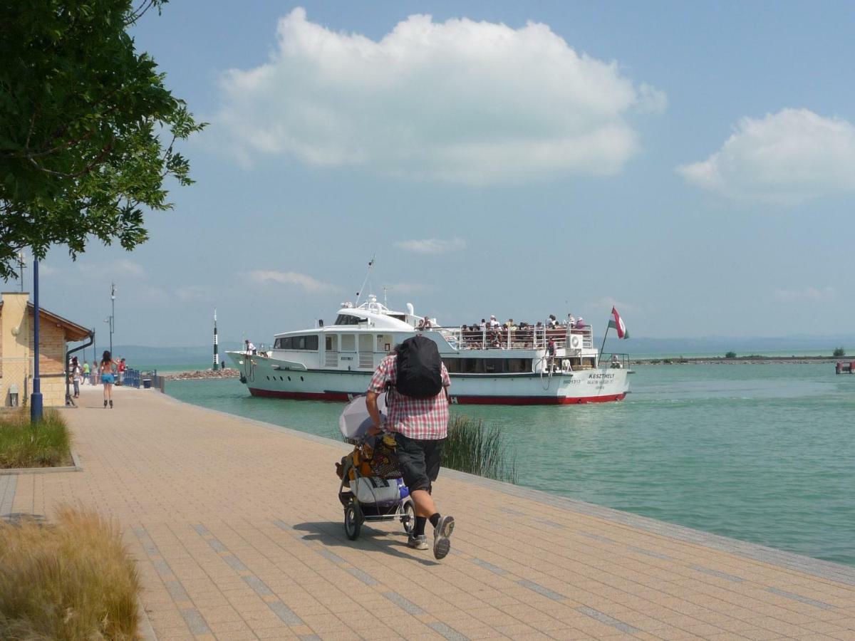 Balaton Art Guesthouse Balatonszárszó Eksteriør billede