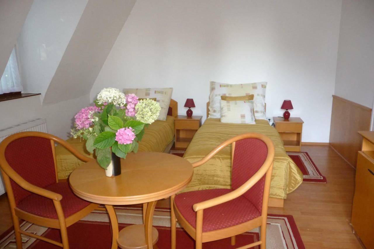 Balaton Art Guesthouse Balatonszárszó Eksteriør billede