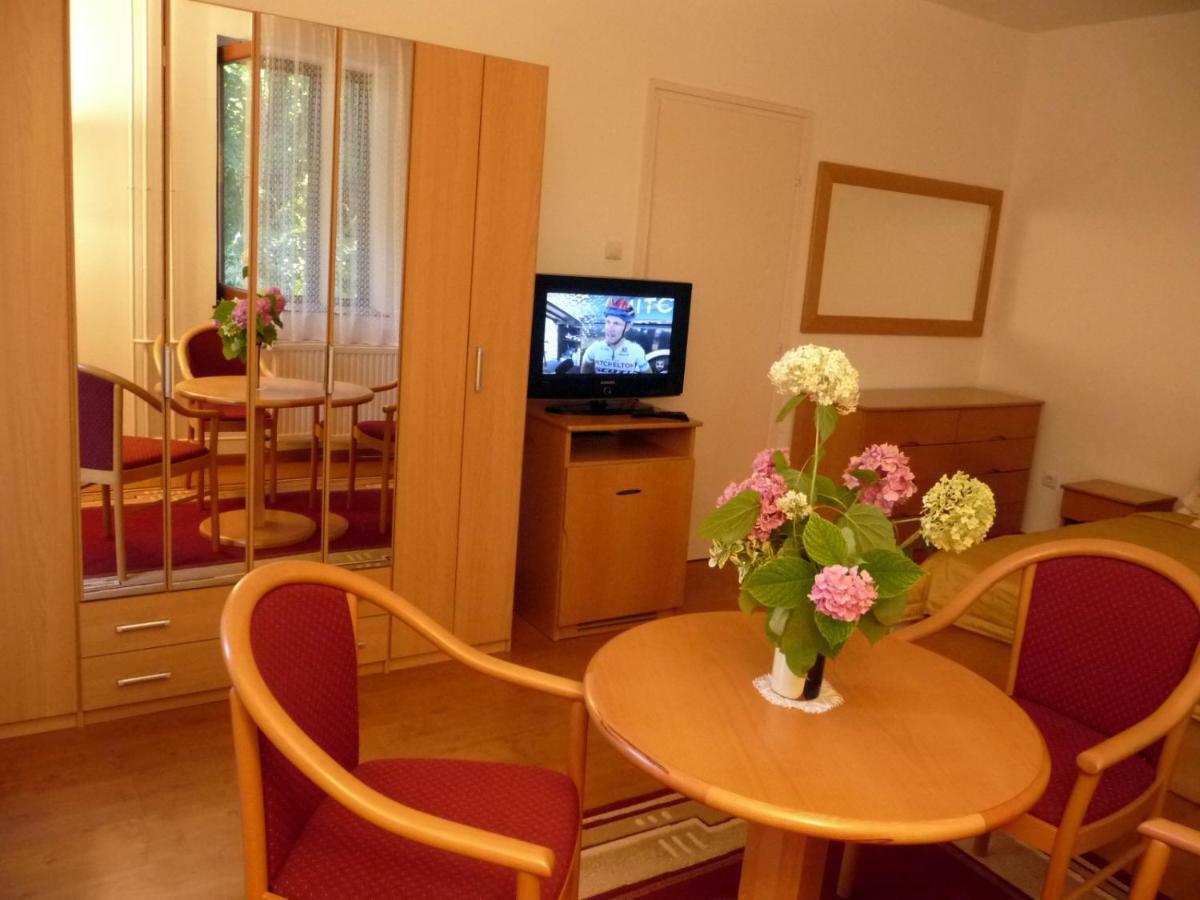 Balaton Art Guesthouse Balatonszárszó Eksteriør billede
