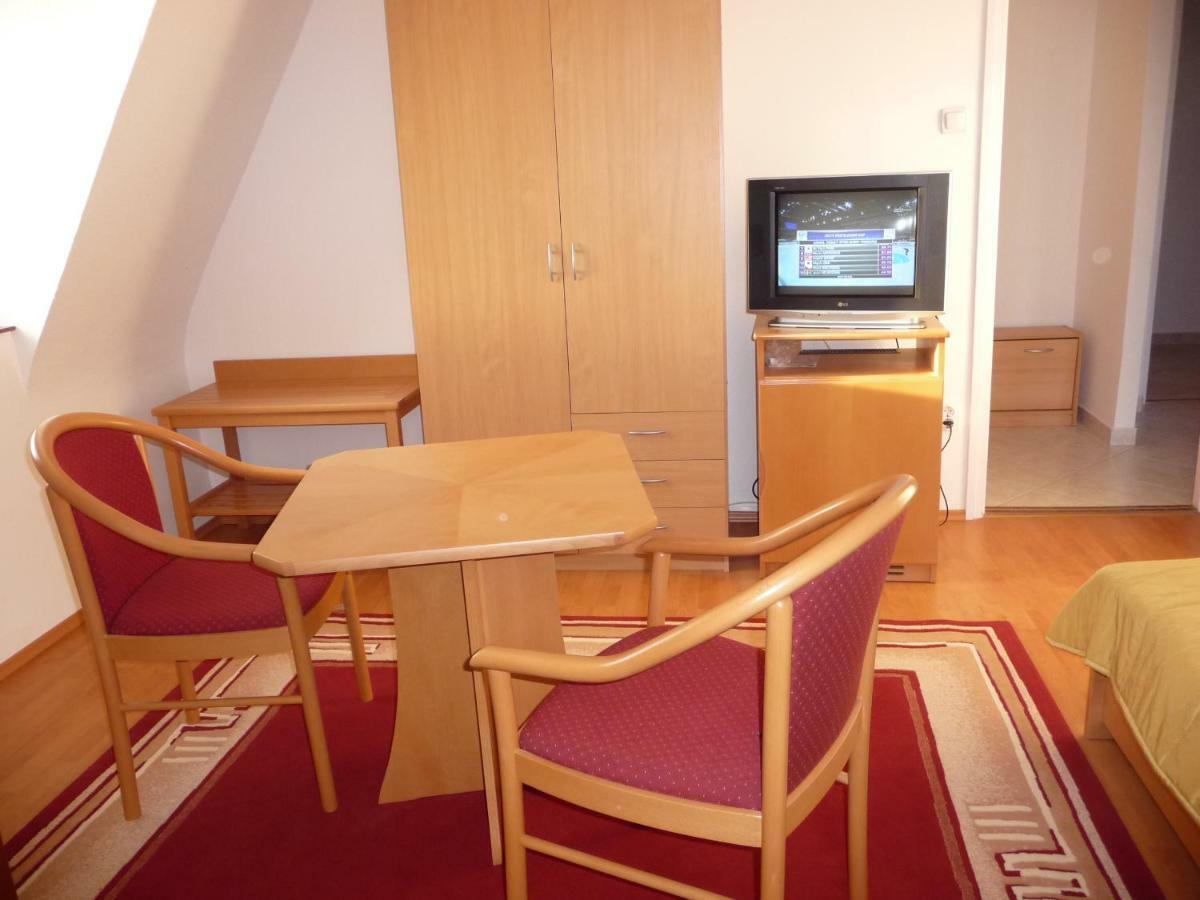 Balaton Art Guesthouse Balatonszárszó Eksteriør billede